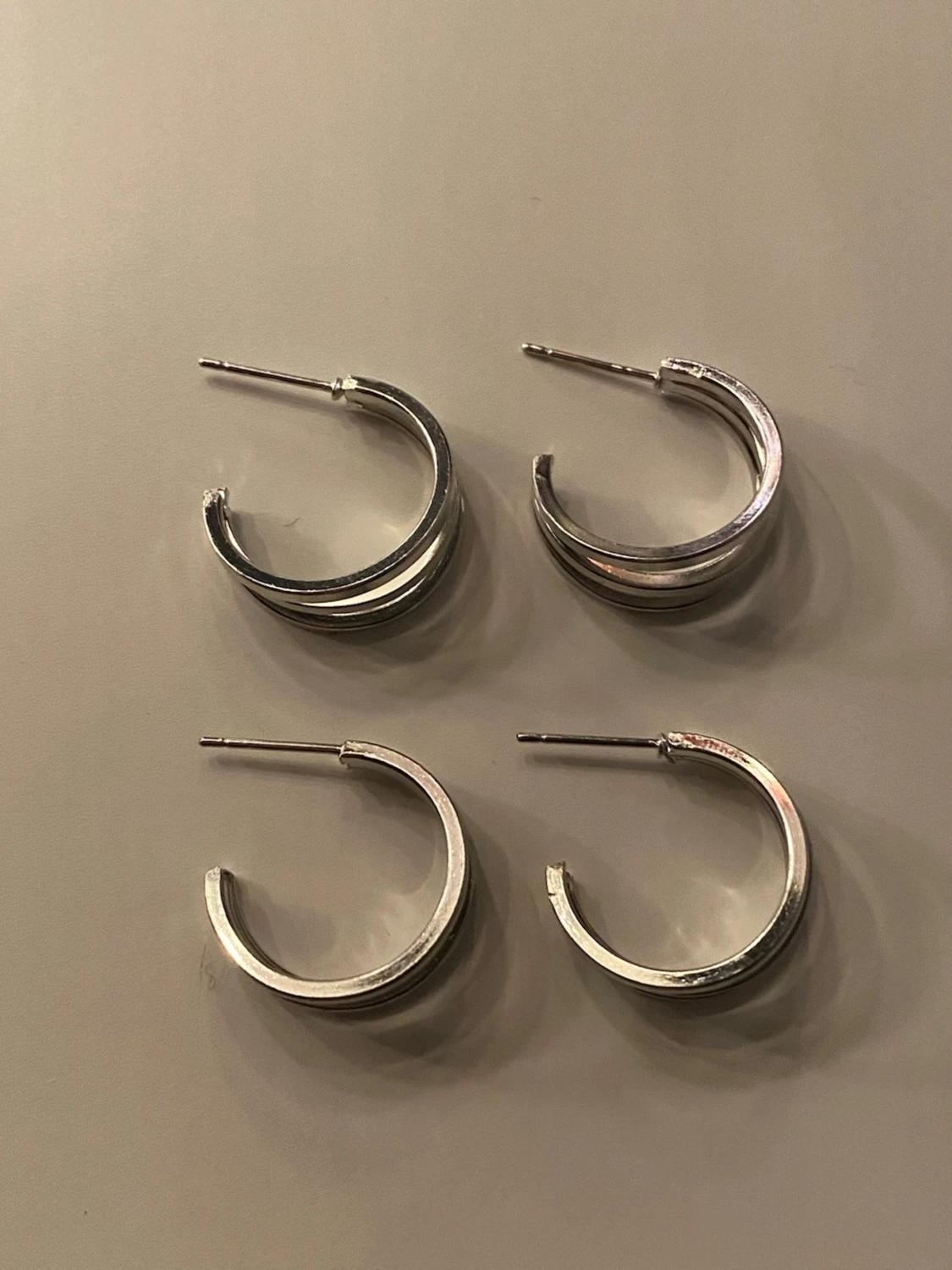 Silvriga örhängen  - 1