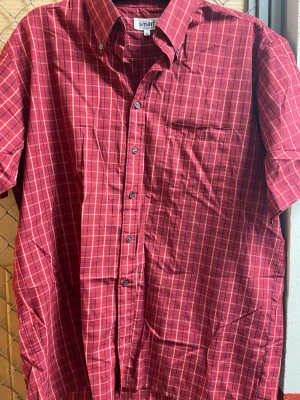 Skjorta - En t-shirt skjorta