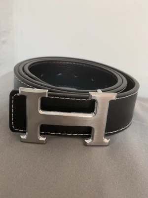 Hermes bälte  - Säljer detta sprillans nya Hermes bältet, riktigt fett och stilrent, kontakta mig via funderingar.