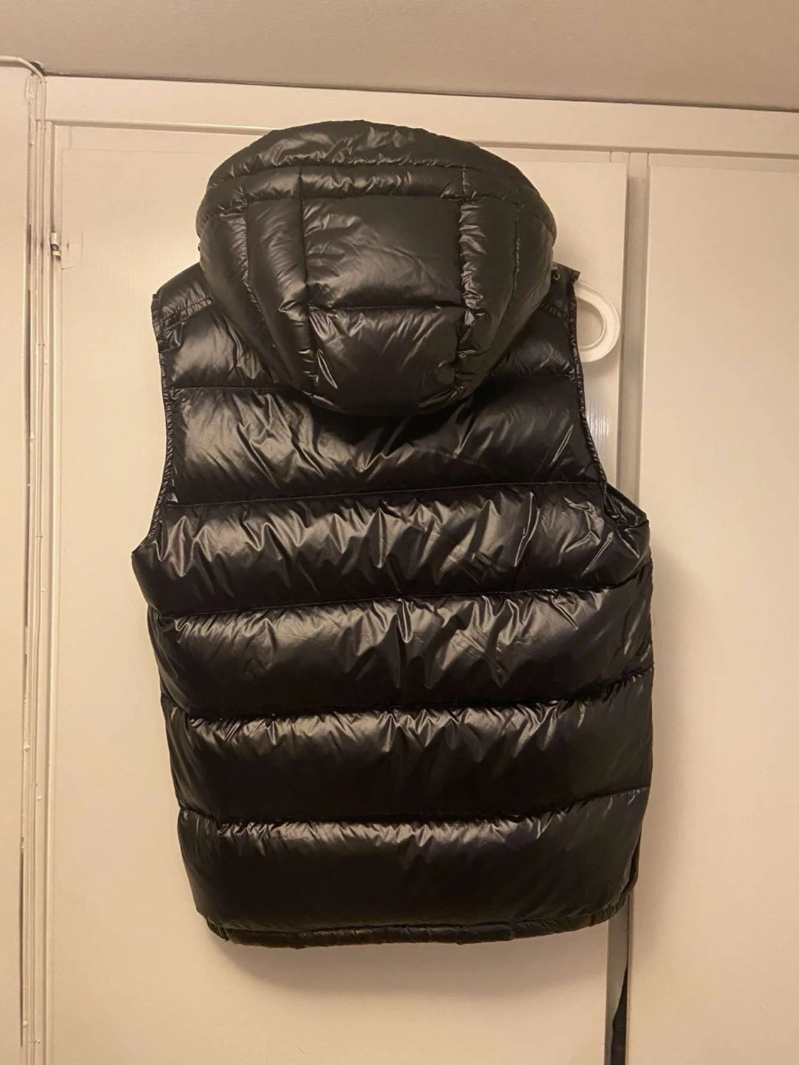 Svart dunväst från Moncler - 1