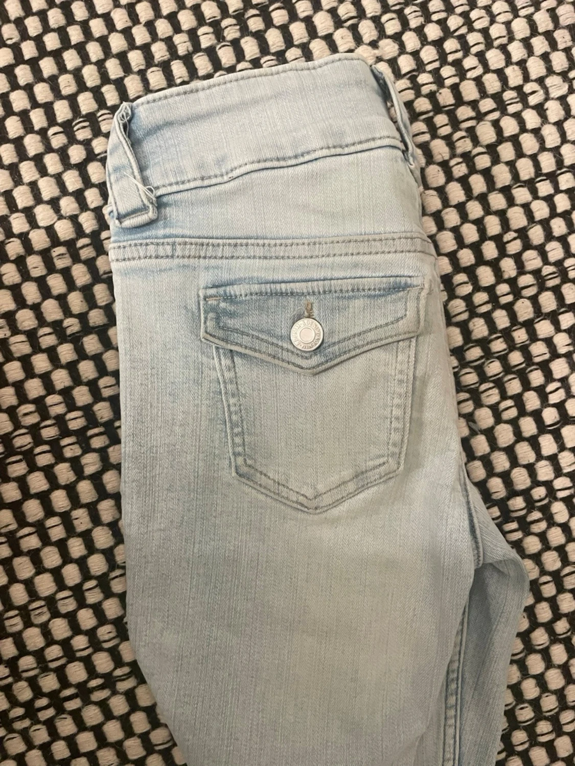 Bootcut, lowais ljusblå jeans från H&M - 3