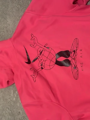 Råda Nike hoodie - En råsa Nike hoodie