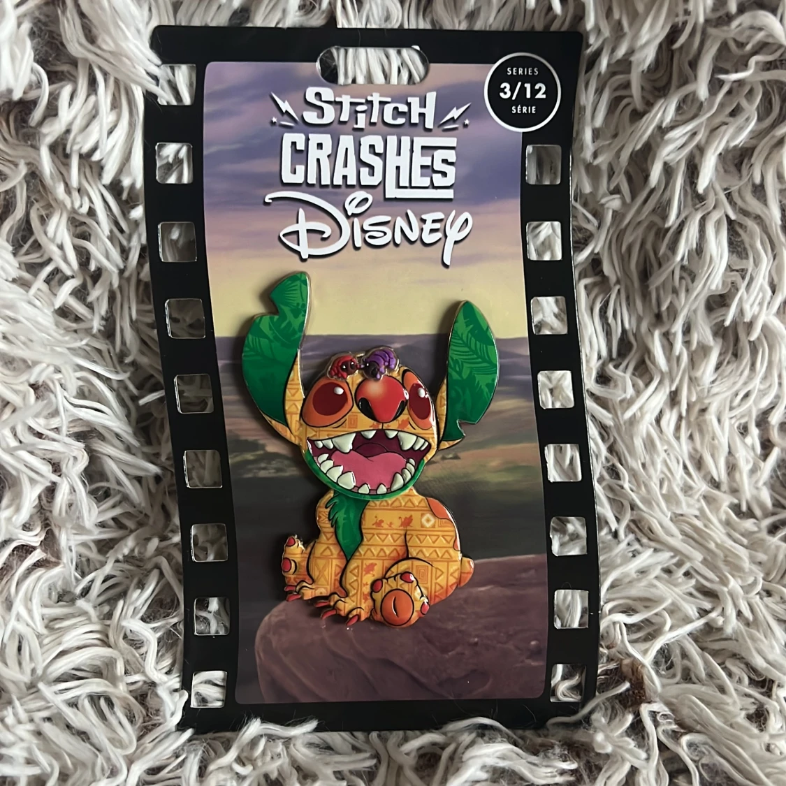 Stitch Crashes Disney Jumbo Pin 3 - The Lion King