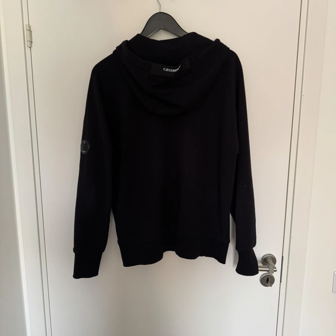 Svart zip hoodie från C.P. Company - 1