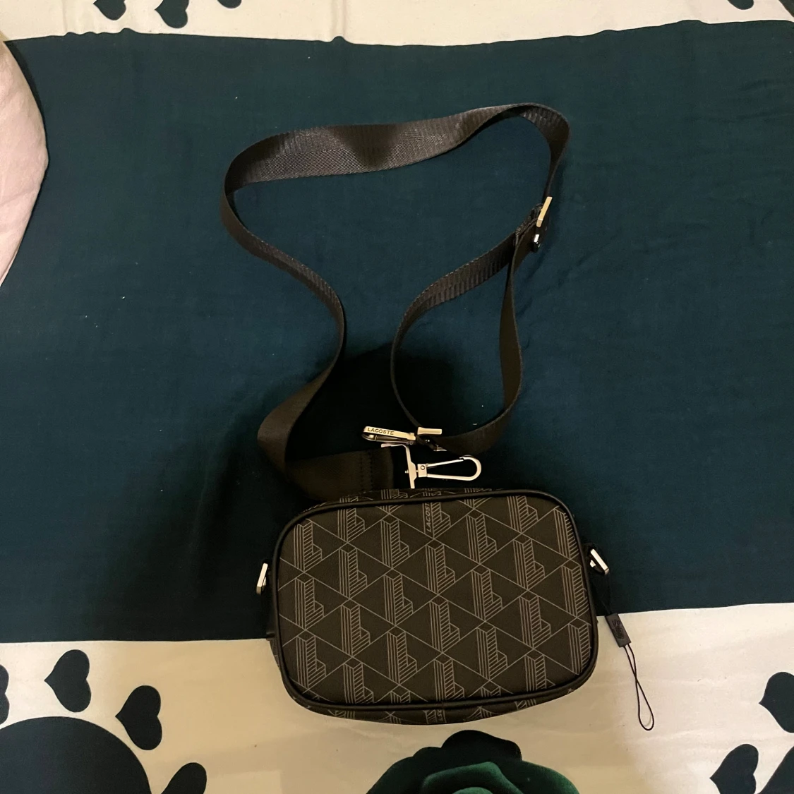 Svart axelväska från Lacoste