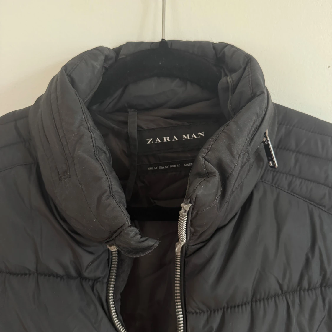 Svart pufferjacka från Zara Man - 2