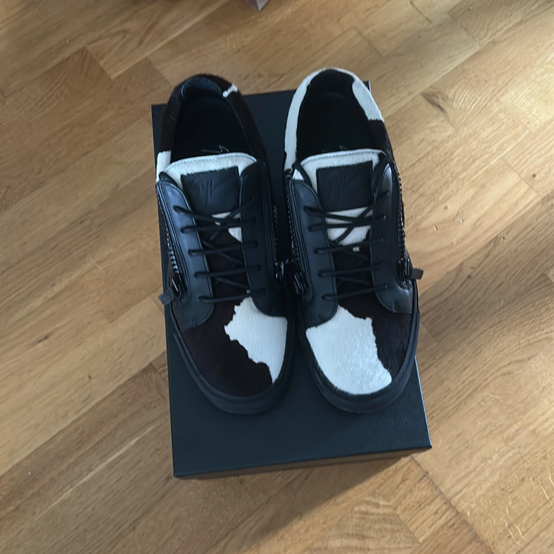 Giuseppe Zanotti sneakers med pälsdetaljer