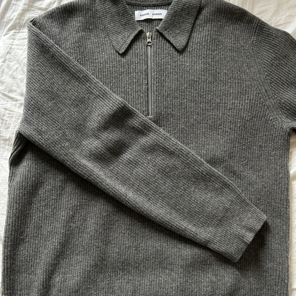 Grå stickad tröja från Samsøe - 1