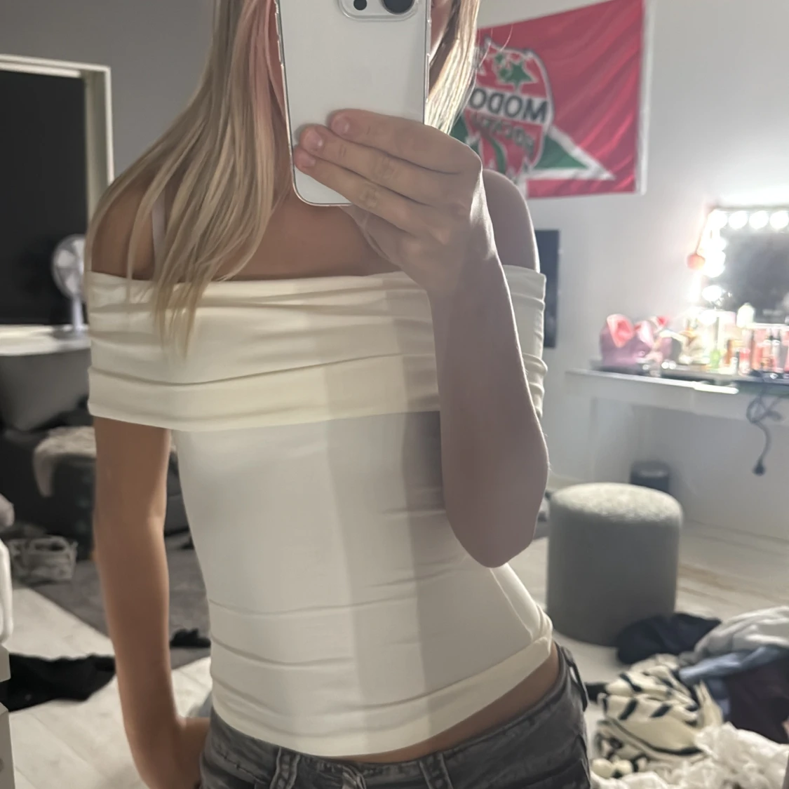 Vit offshoulder topp i stretchigt tyg - 1