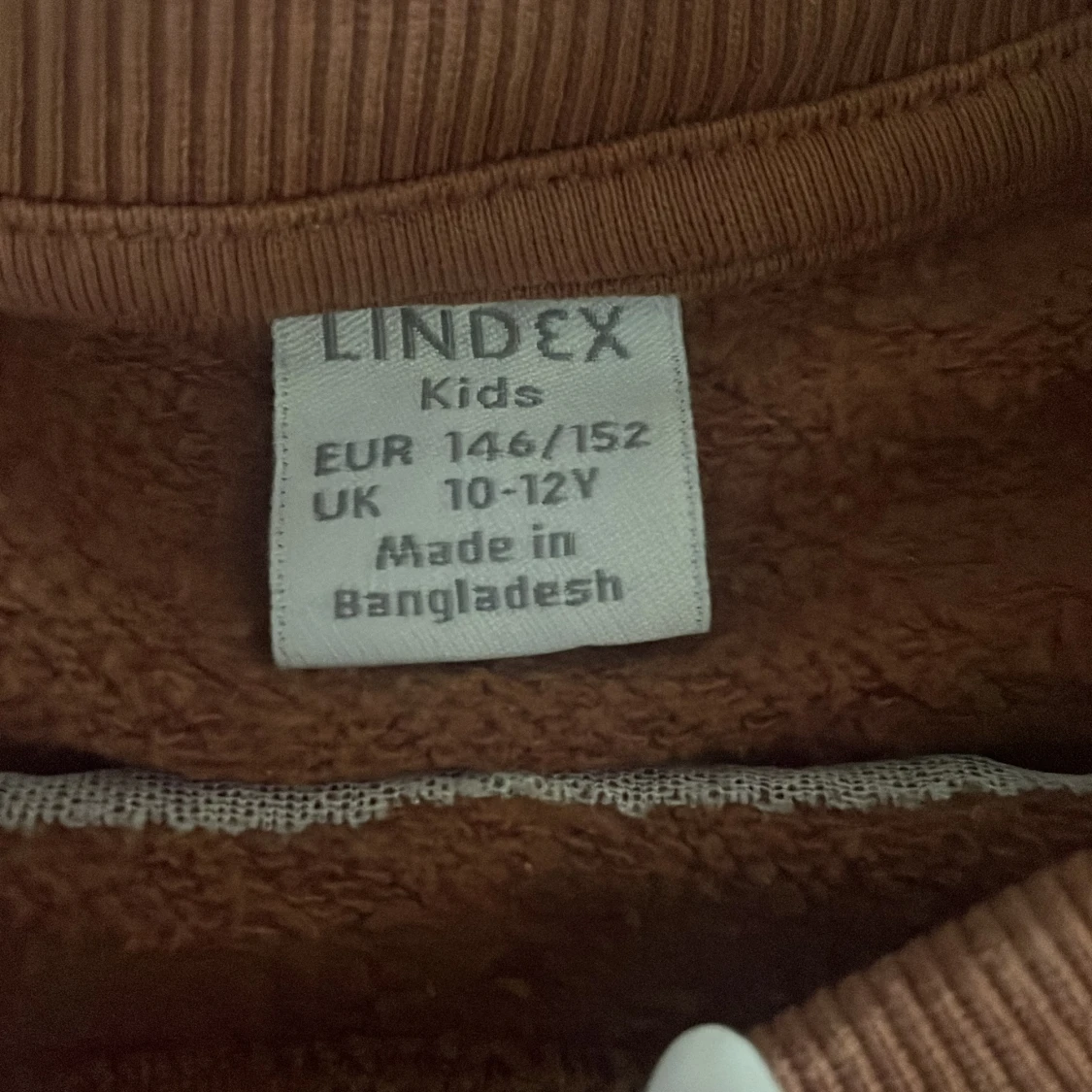 Brun sweatshirt från Lindex med text - 1