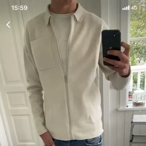 Zip tröja beige - Till en köpare
