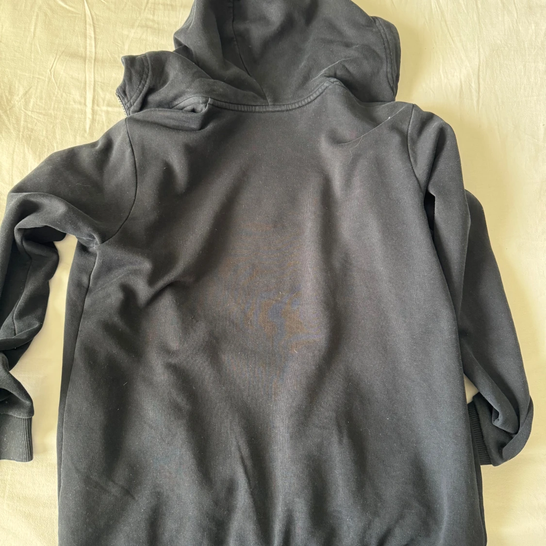 Svart hoodie från Peak Performance - 1