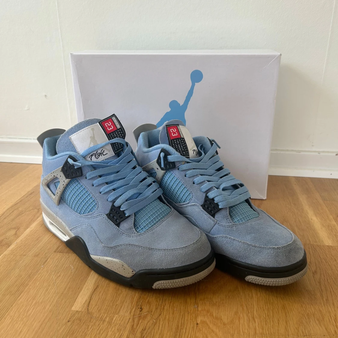 Nike Air Jordan 4 University Blue