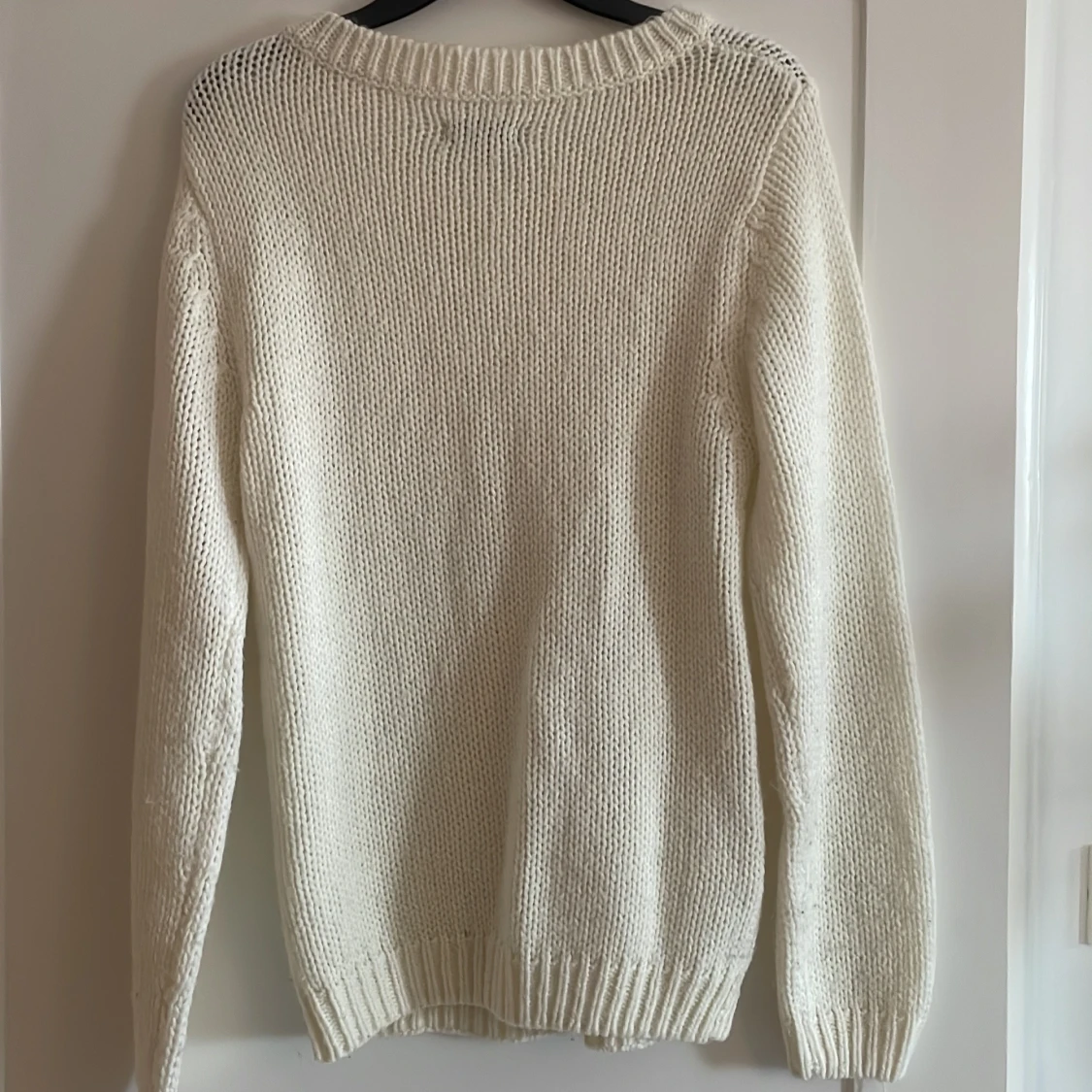 Vit stickad tröja från Bik Bok - 1