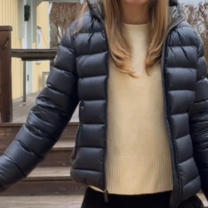  Colmar vinterjacka - Säljer denna assnygga jackan ifrån colmar. Den är varm och jätteskön. Älskar jackan men den kommer tyvärr inte till användning längre då jag har en ny❤️❤️kontakta för frågor ❤️😇 skulle säga att storleken är xs/xxs