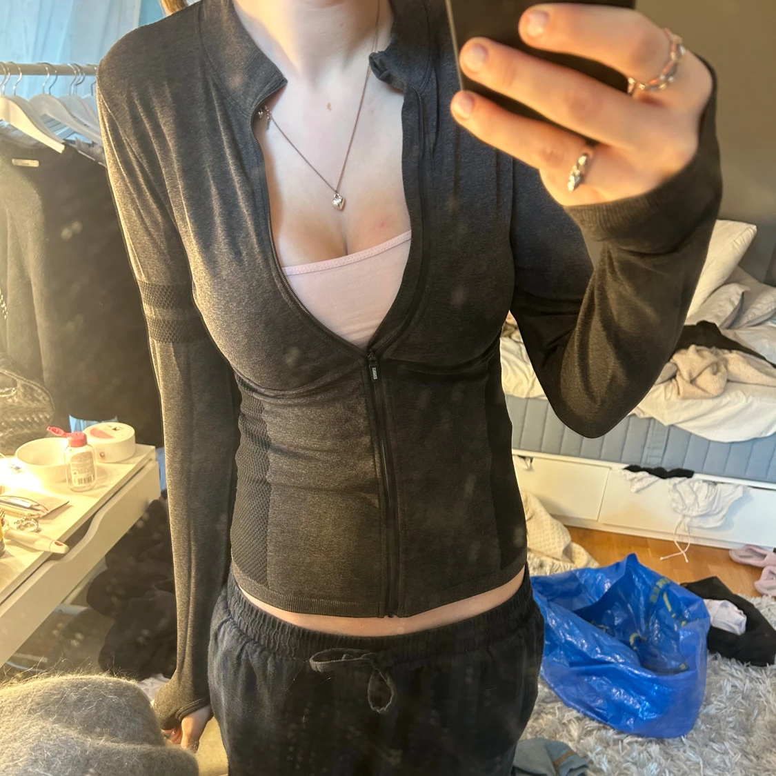 Mörkgrå zip-kofta med tight passform från stroger  - 1