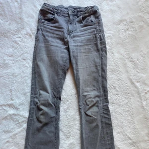Gråa bootcut jeans, 158 - Gråa bootcut jeans stl 158 från Kappahl