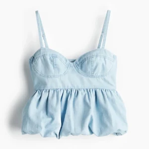 Hm Volang topp  - Säljer denna jätte fina volang toppen från hm pga att de är förstor för mig, aldrig använd har lapp kvar och så! 🥰