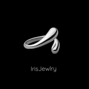 Silver ring  -  GRATIS GÅVA MED VARGE ORDER!! Supertrendig stockholmsstil tjejer, ring silver. Gjord av stål, jag svarar och skickar alltid snabbt!