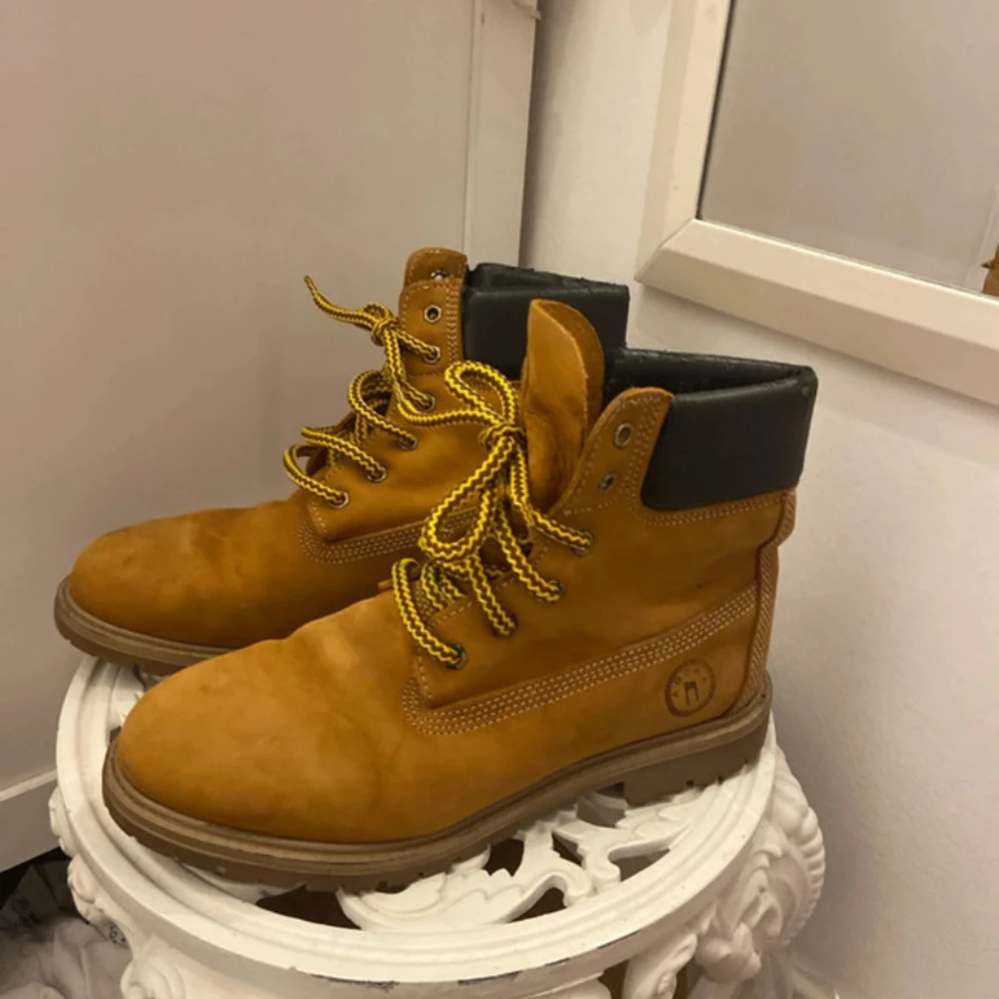 Gula boots från Agora i mocka