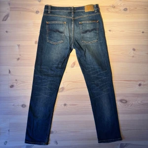 Nudie Jeans Lean Dean - Nudie jeans (Lean Dean) | Storlek: W32 L30 | Skick: 9/10, inga tydliga deffekter. | Hör gärna av er vid frågor och funderingar! Pris går att diskutera vid smidig affär🤗