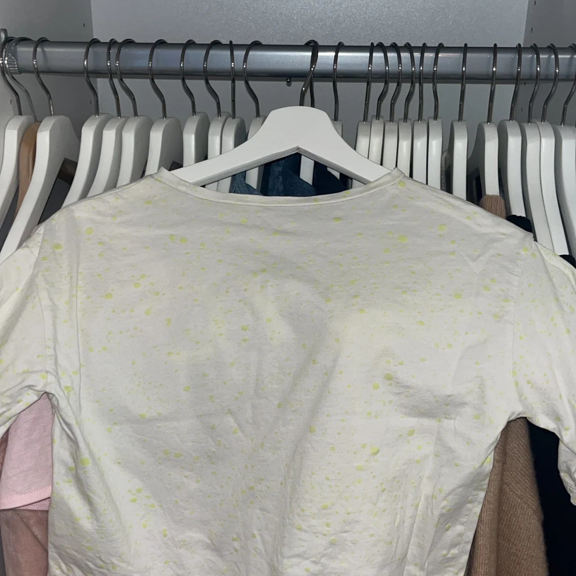 Vit & neon croppad t-shirt H&M🫰🏼 - 3