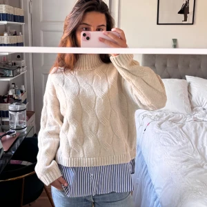 Tröja!  - Så snygg tröja! Tröjan och ”skjortan” sitter ihop