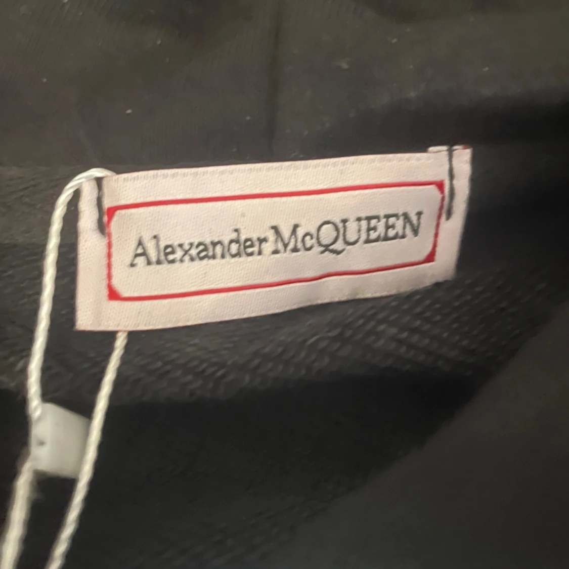 Svart hoodie från Alexander McQueen - 2