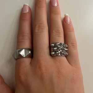 Edblad ring - Super populär Edblad ring. Säljer den med nitar!Säljer då jag har två likadana❤️❤️ Storlek 18,5