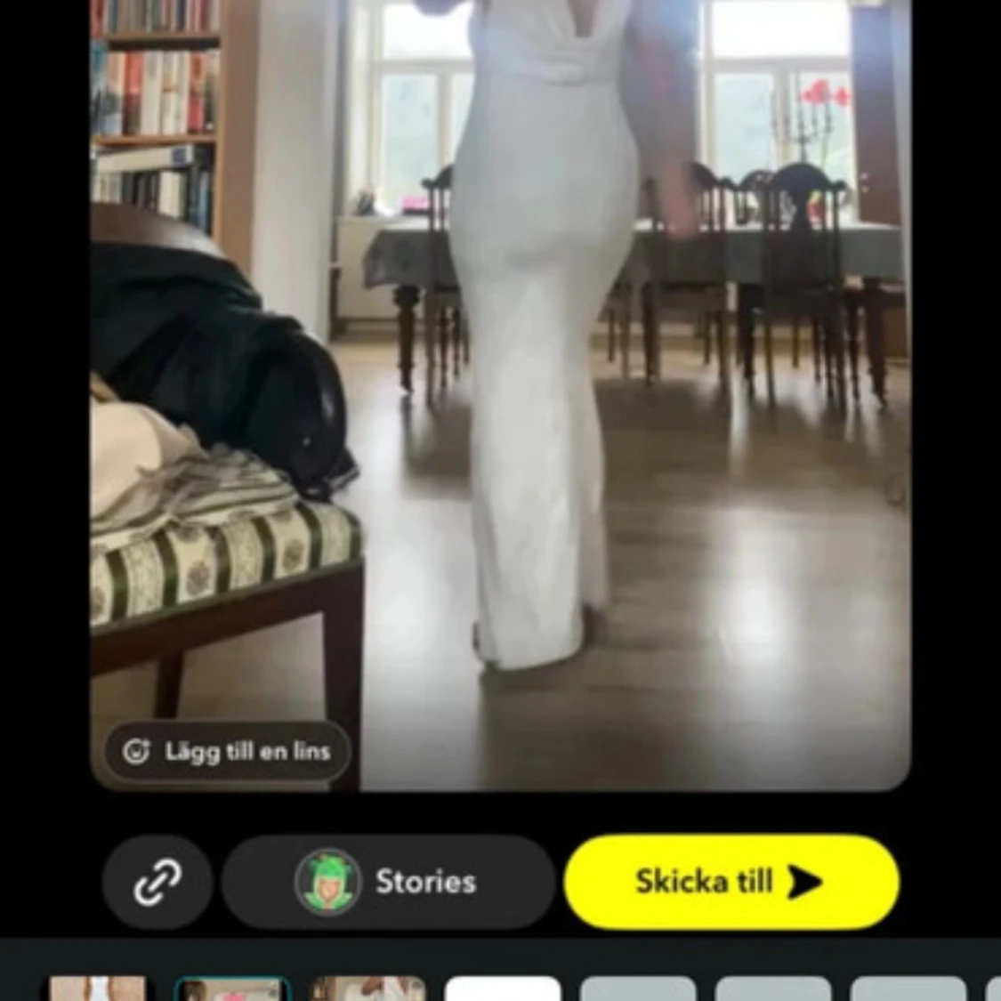 Vit långklänning med v-ringning - 2