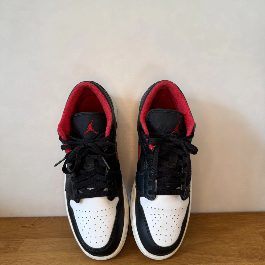 Nike Air Jordan 1 Low svart/röd/vit - 1