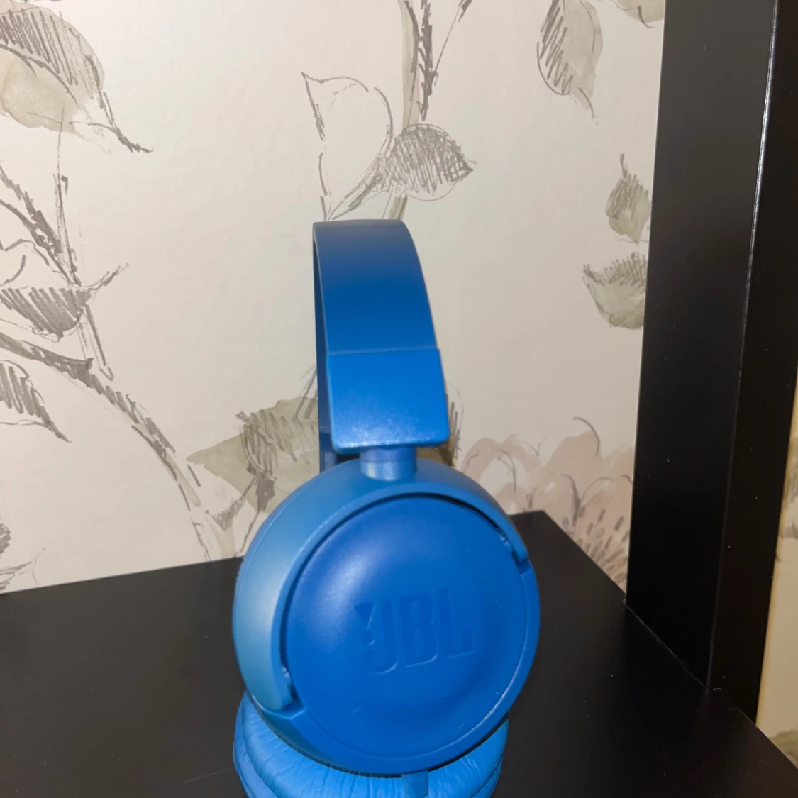 JBL kabelanslutna over-ear hörlurar - 2