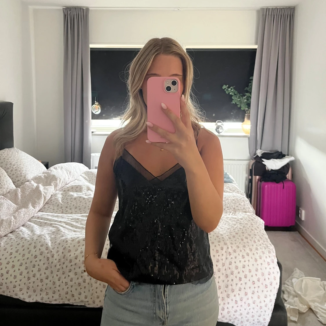 Svart glittrig linne