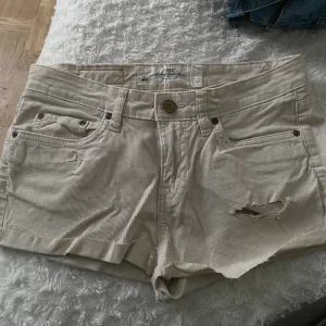 Snygga jeansshorts -  Säljer dessa jättesnygga jeans shorts! Skriv för mått och frågor🥰
