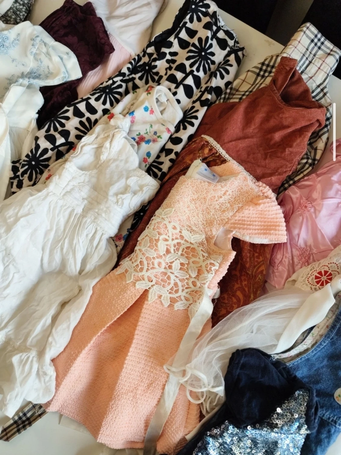 Mix av korta klänningar i olika färger 74/80 - 1