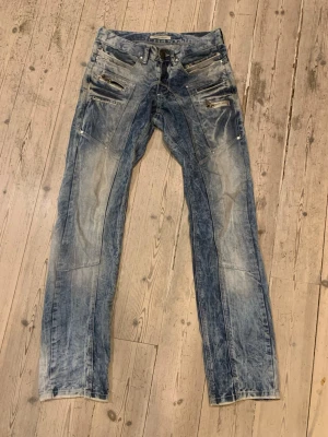 UNIKA! dsquared2 jeans -  I got some heat for y’all 🔥 säljer nu en av mina Grails, de fetaste dsquared2 jeansen du någonsin sett, storlek: W 29 L 34. Fetaste wash du någonsin kommer se. Dessa jeans är för de som inte är en BOT. Skriv gärna vi funderingar eller frågor