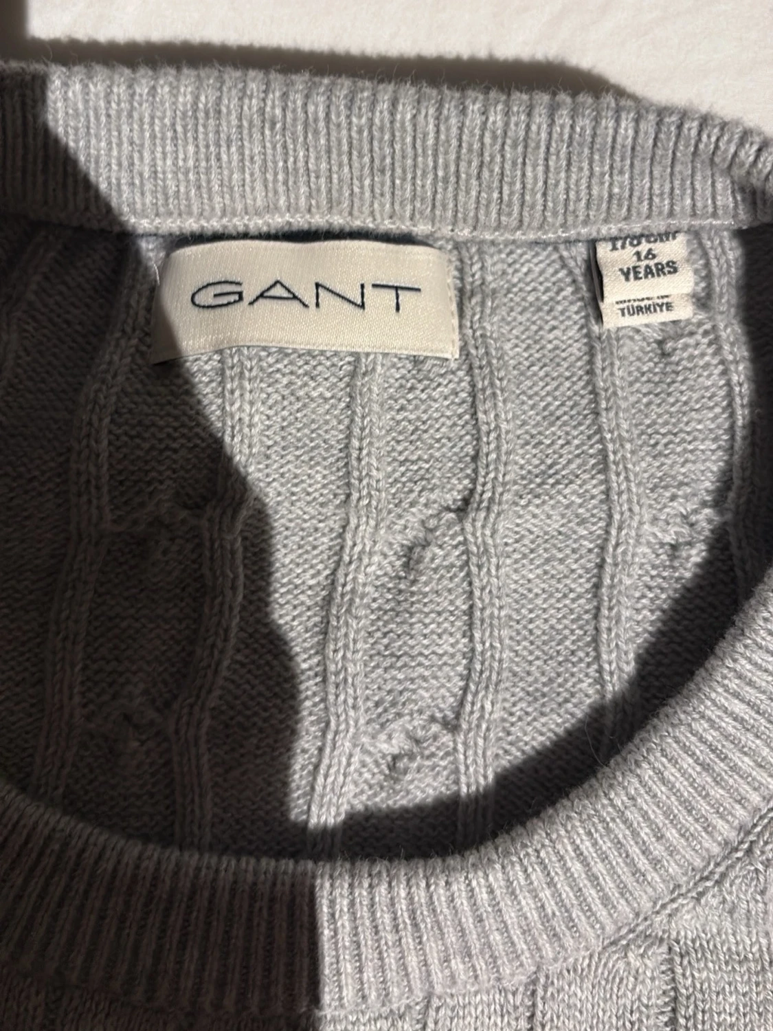 Grå kabelstickad tröja från Gant - 4