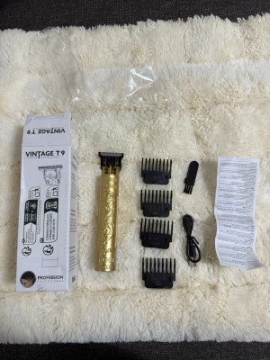 Rakmaskin / Trimmer - Trådlös trimmer. 4 trimhuvuden + laddare och bprste medföljer. Helt ny aldrig använd.