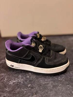  Nike Air Force 1  - NIKE AIR FORCE 1 LOW 07 LV8 WORLD CHAMP BLACK PURPLE