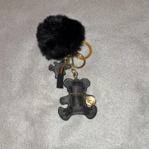 Assesoar. L. v - Helt ny