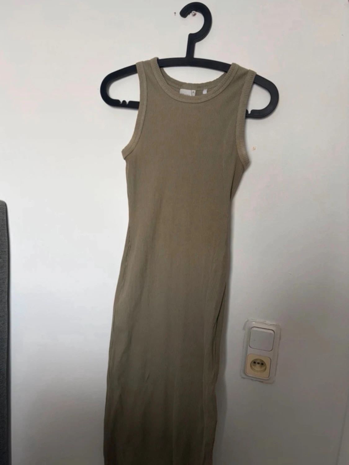 Beige ribbad långklänning Etirel