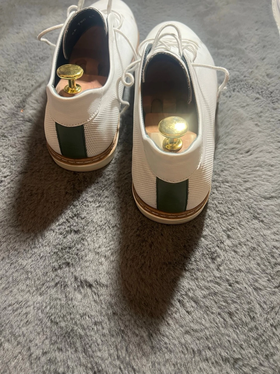 Vita sneakers med gröna detaljer - 1