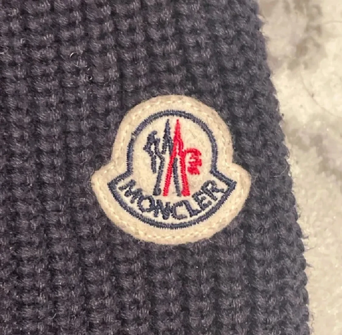 Mörkblå Moncler pufferjacka med huva - 1