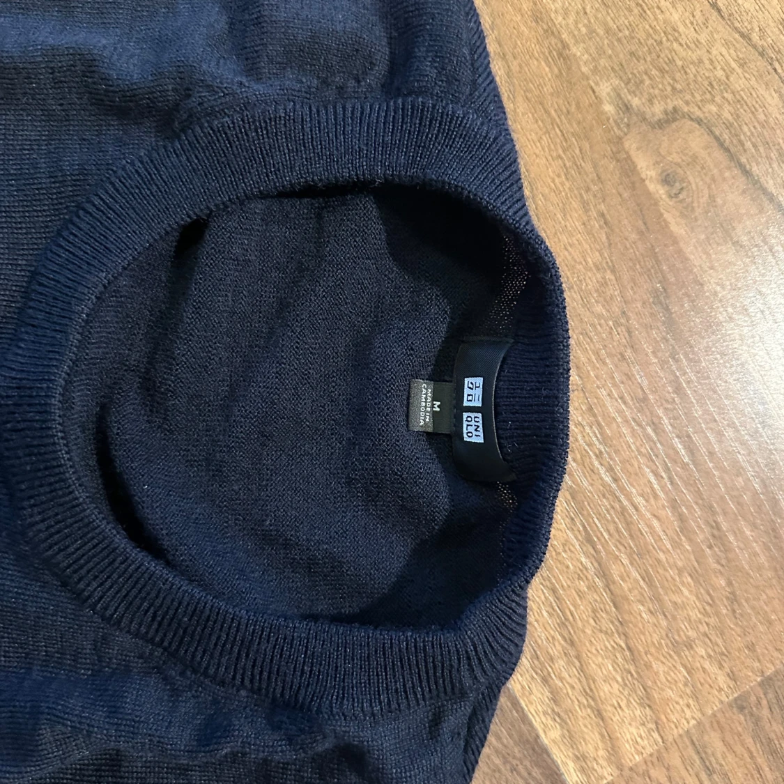 Mörkblå merinoulltröja från Uniqlo storlek M - 2