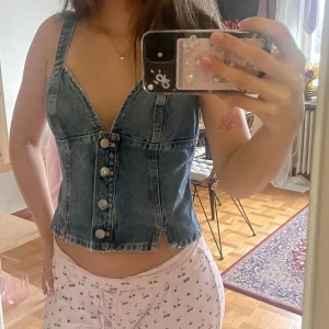 Populär zara jeans topp - Kommer aldrig till användning, felfri