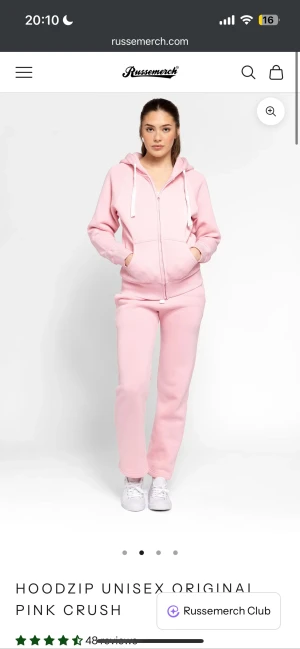 Ljusrosa hoodie från Russemerch -  ljusrosa hoodie från Russemerch i  storlek XXS🩷  (köpt för 749 kr) 🩷 den är superfint skick 🩷