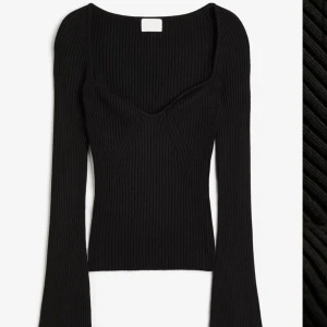 Ribbad tröja - Snygg ribbad tröja från H&M. Slutsåld i den storleken!!!