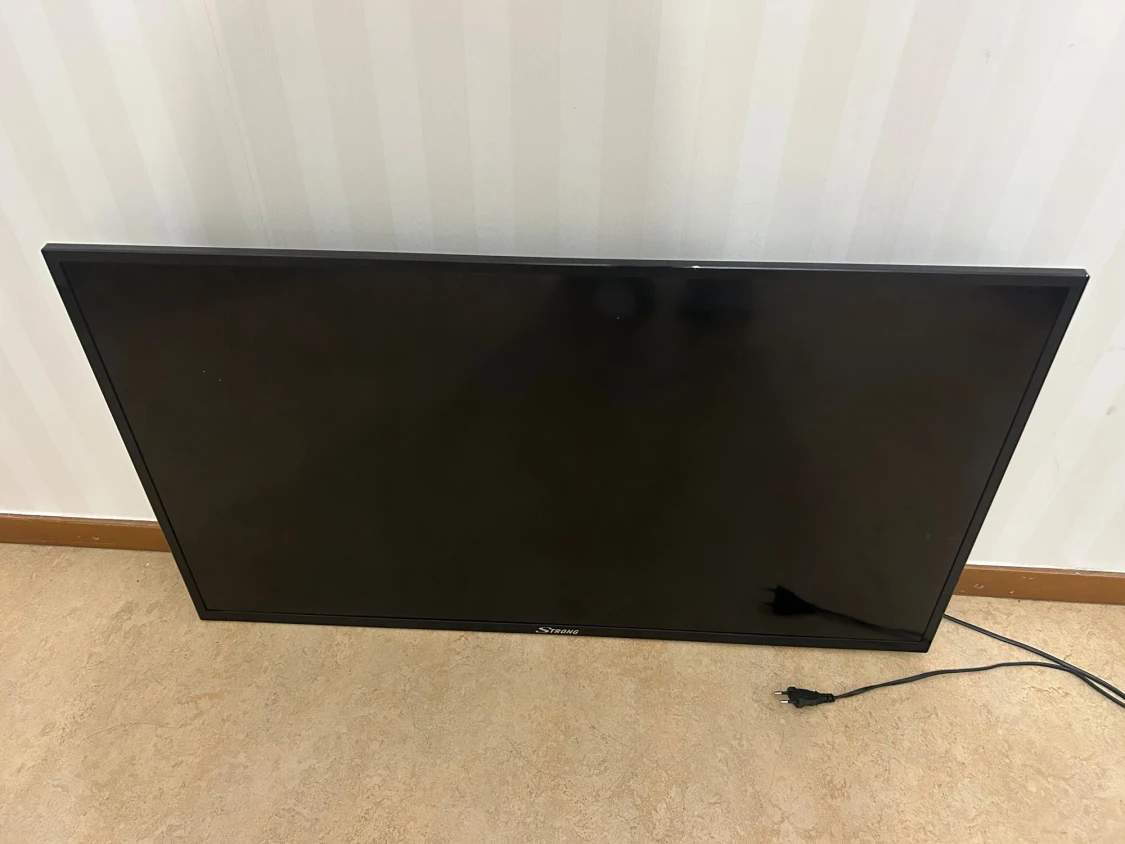 Strong TV med fjärrkontroll och Chromecast 
