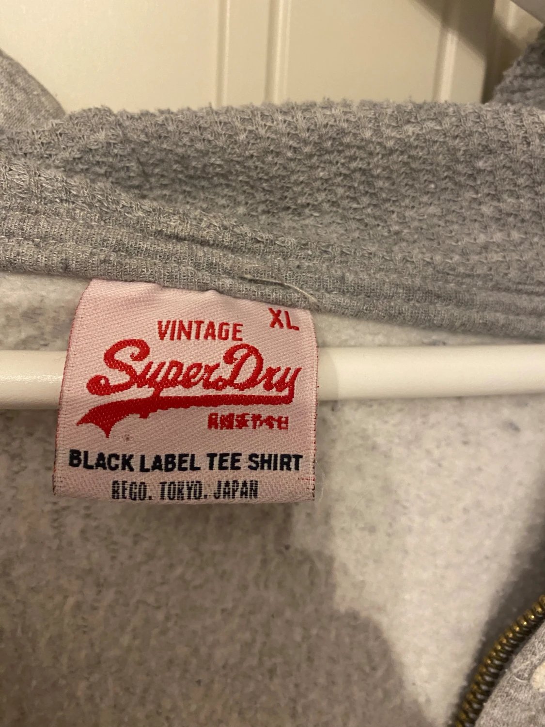 Grå hoodie från Superdry  - 2