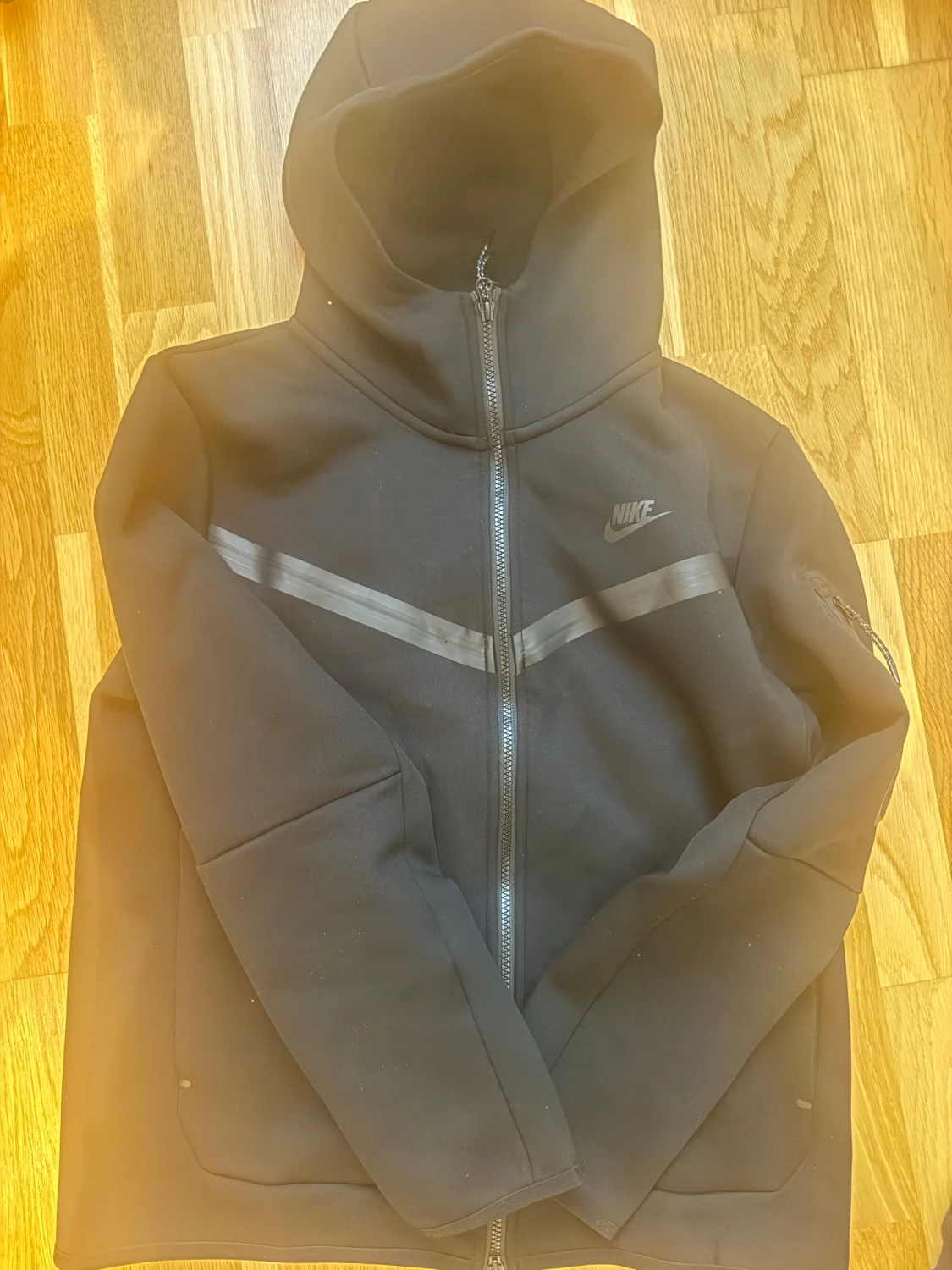 Svart Nike Tech Fleece jacka